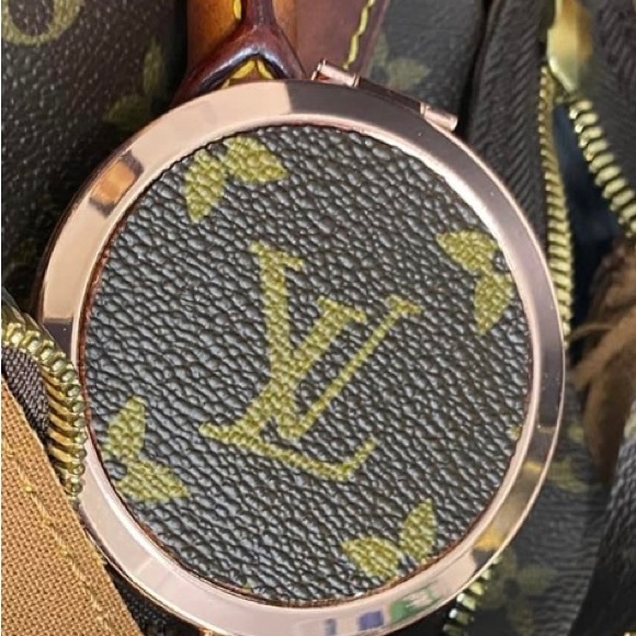 Compact Mirror - Picture 3 of 10